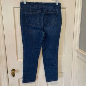 Chico's Ankle Jogging with Button Details